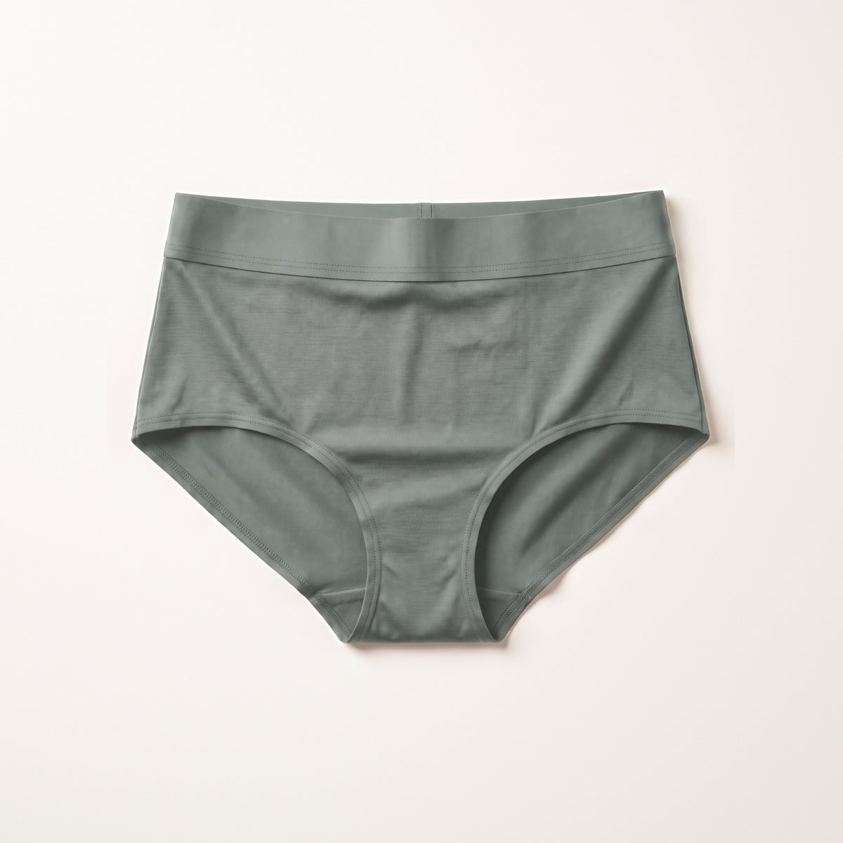 Slip assorbente LEIDRY™ Giorno verde salvia a vita alta, su fondo bianco